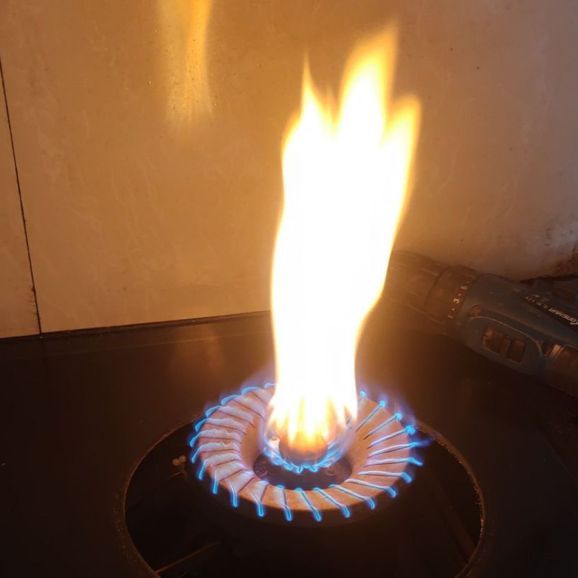 燃气灶出现红火是否正常？燃起灶为什么会出现红火？